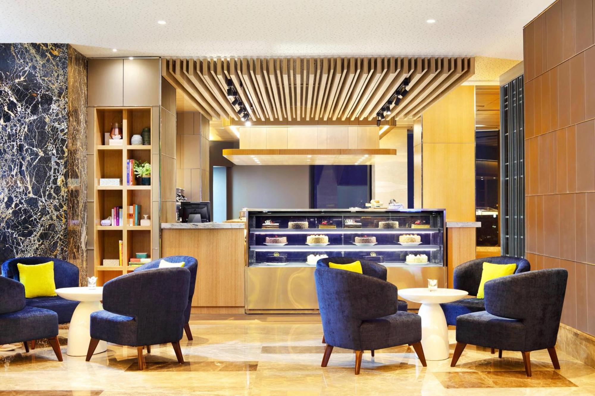 Four Points By Sheraton Surabaya Exterior foto