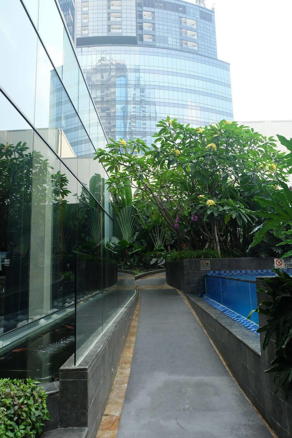 Four Points By Sheraton Surabaya Exterior foto